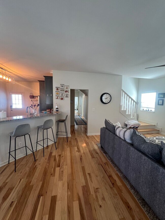 Building Photo - 4 Bedroom with Office Space Near Tulane/Loyola Text (510)-631-1171 for more info!