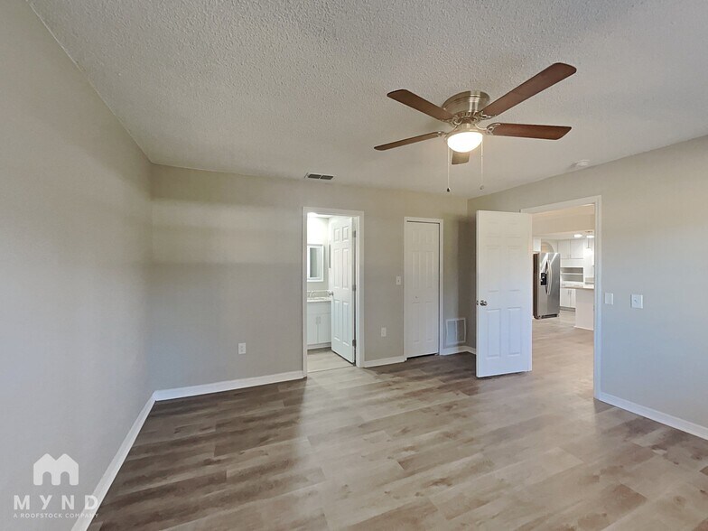 Building Photo - 10327 Lansfield St