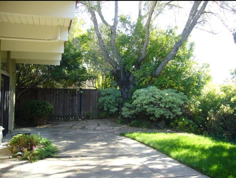 Building Photo - 721 Las Colindas Rd