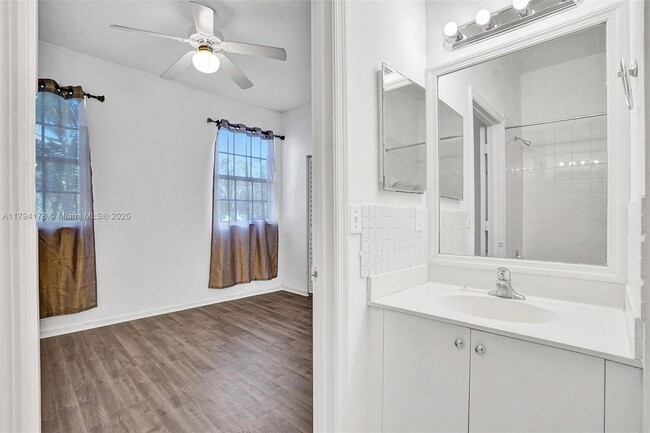 Building Photo - 757 NW 42nd Ave