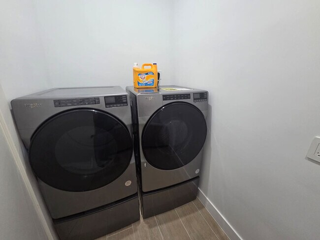 Building Photo - 1812 Miami Rd