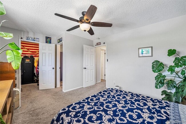 Building Photo - Beautifully Updated 3-Bedroom End-Unit Tow...