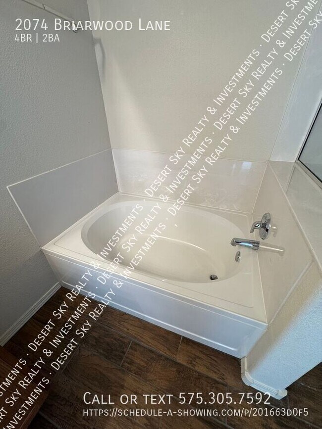 Building Photo - 2074 N Briarwood Ln