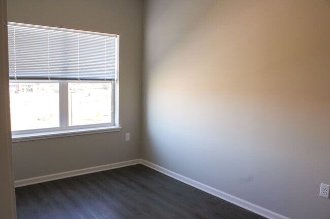 Building Photo - 3261 Redhawk St