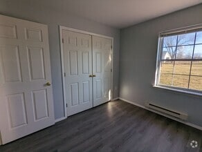 Building Photo - Upstairs 2 Bedroom Updated Apartment