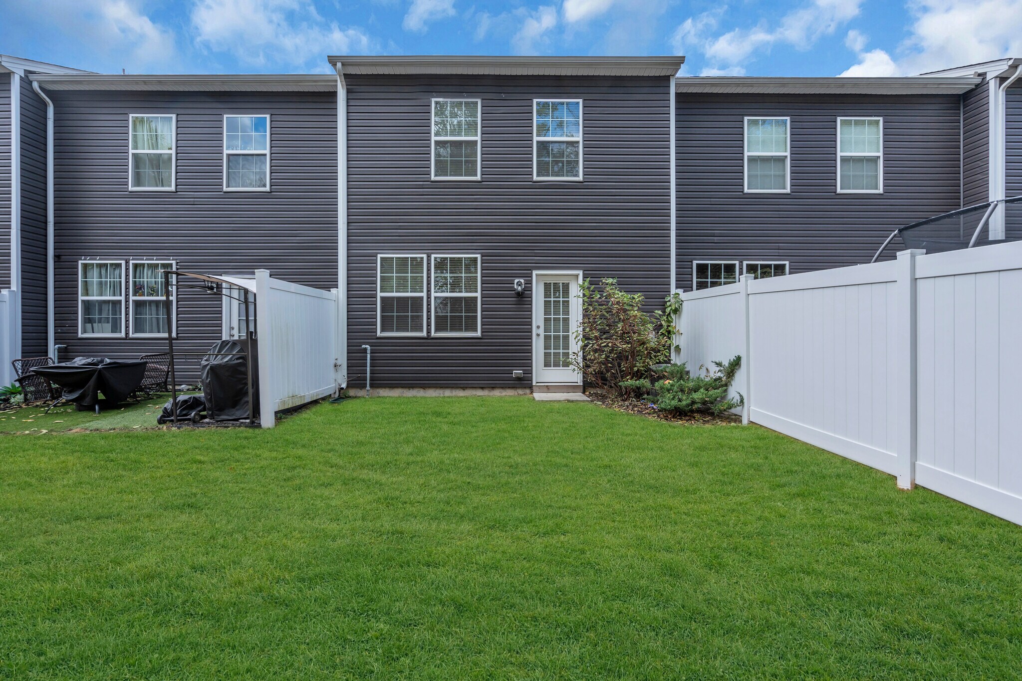 Building Photo - 19 Katherine Dr