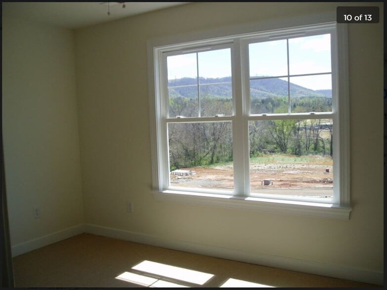Bedroom 2 - 710 Palatine Ave