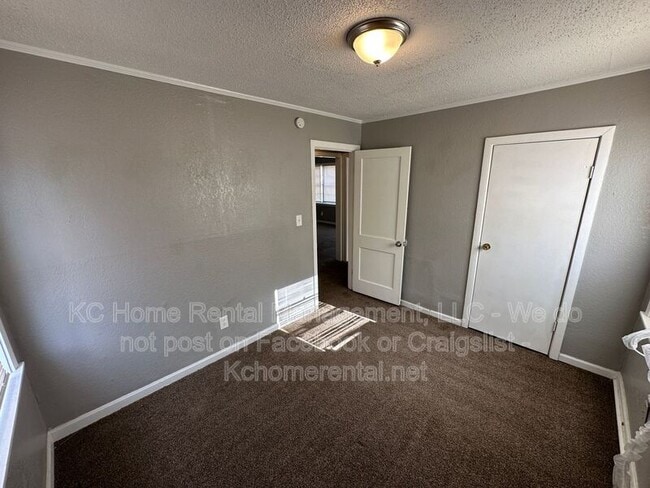 Building Photo - 8044 Wabash Ave