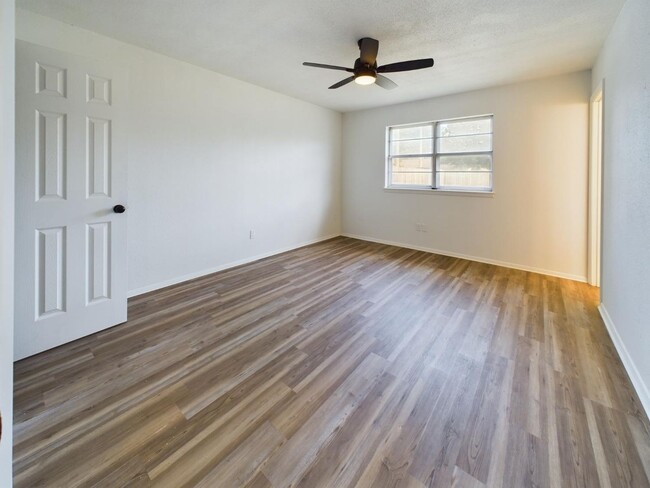 Building Photo - Spacious and Modern 3 bedroom Home with a ...