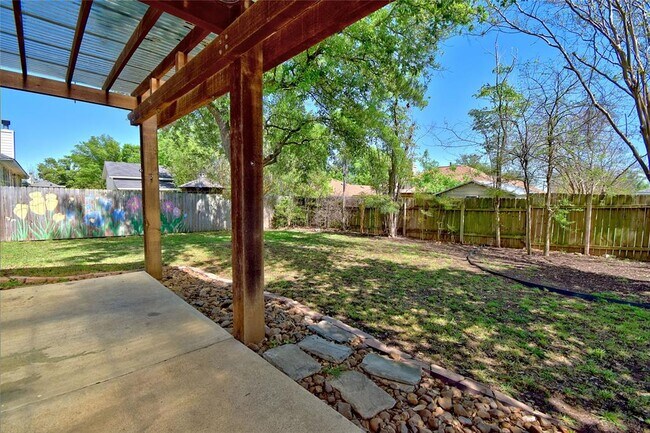 Building Photo - 807 Wild Petunia Way