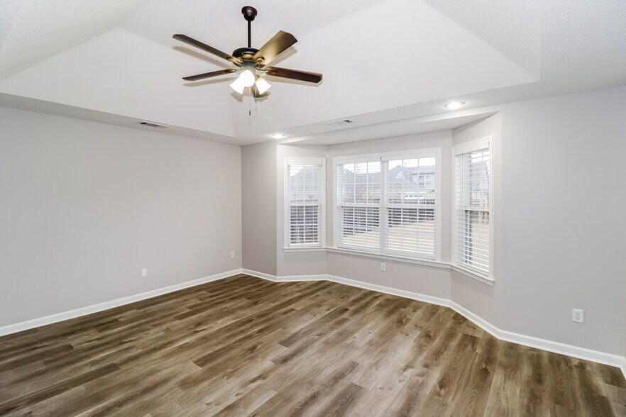 Building Photo - 10114 Bloomsbury Ave