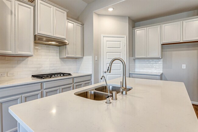 Building Photo - 2165 Woodland Pine Dr