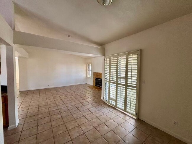 Building Photo - Beautiful one-story single-family home