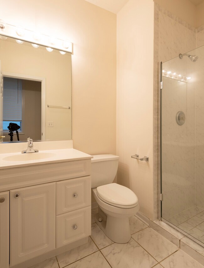 3rd bath - 1531 N Paulina St