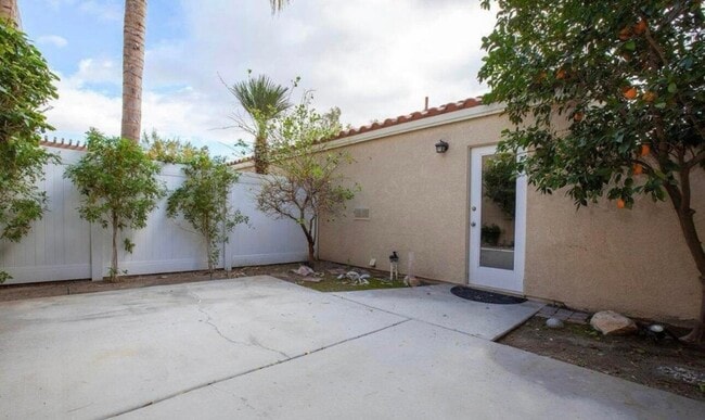 Building Photo - 394 Tava Ln