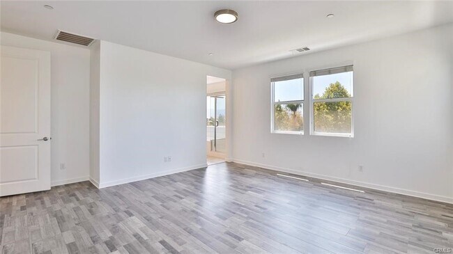 Building Photo - 2832 E Clementine Dr