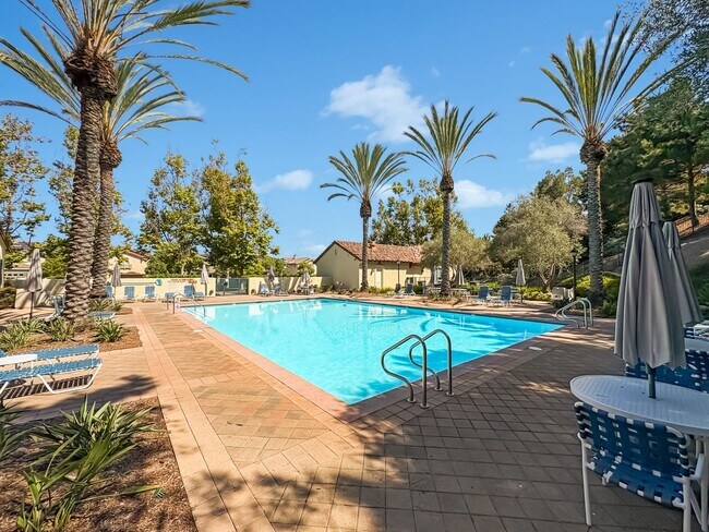 Building Photo - Bright & Spacious 3B/3BA Home with Communi...