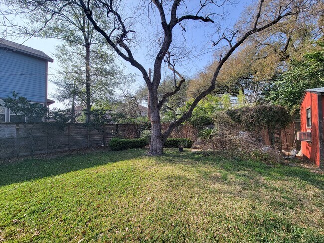 Building Photo - 5536 Aspen St