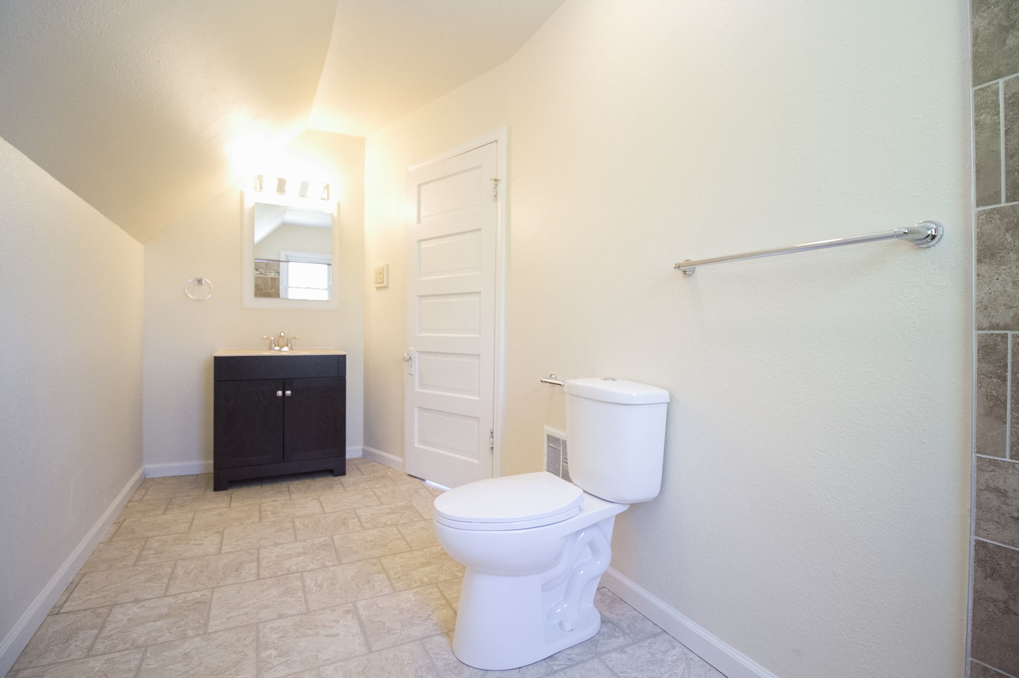 Building Photo - 140 Walnut St