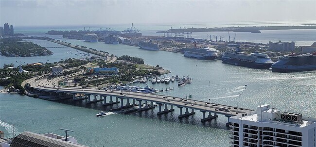 Building Photo - 1750 N Bayshore Dr
