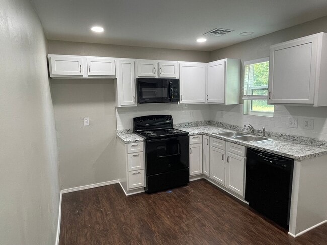 Building Photo - FULLY REMODELED 3 Bed Home in NW OKC