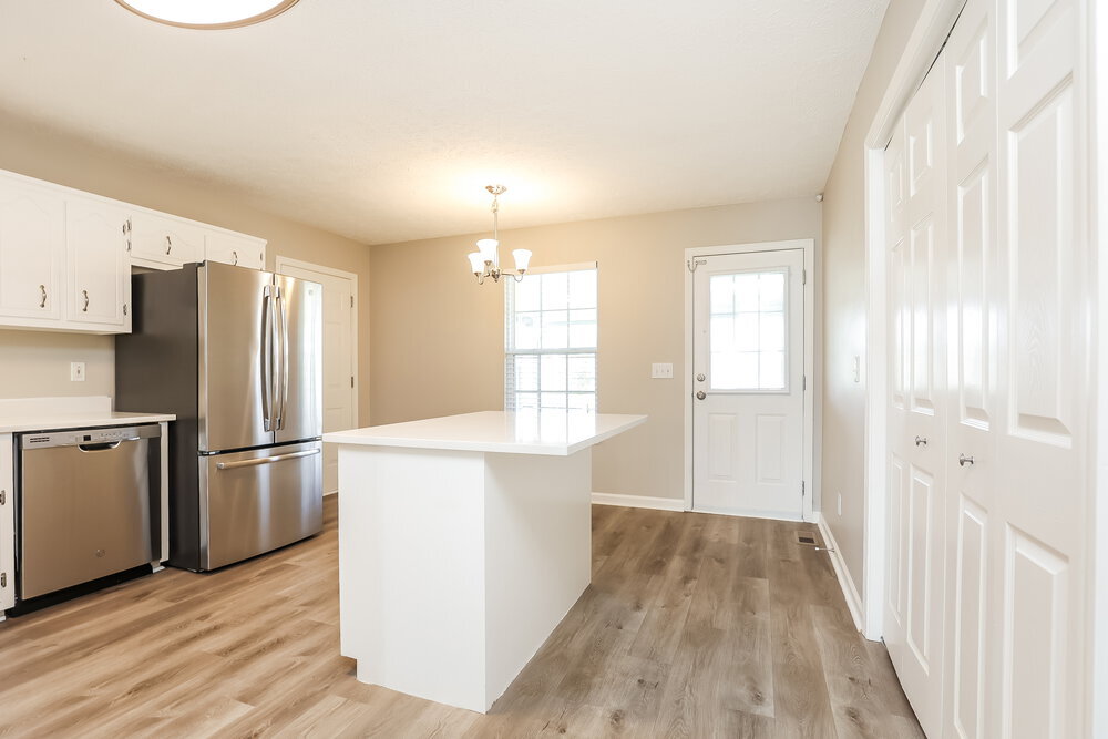 Building Photo - 1984 Old Castle Dr