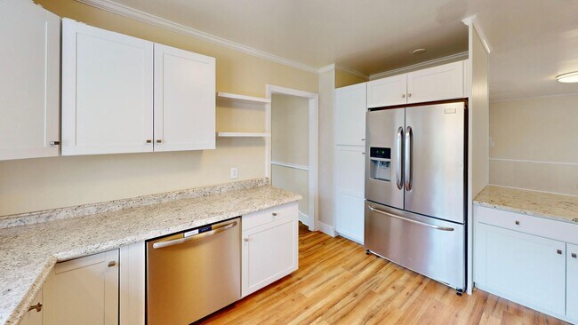 Building Photo - 6821 View Way Dr