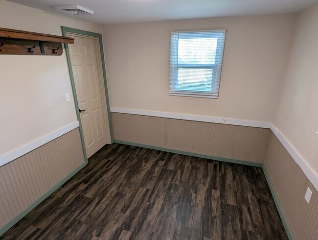 Building Photo - Riverfront Bungalow