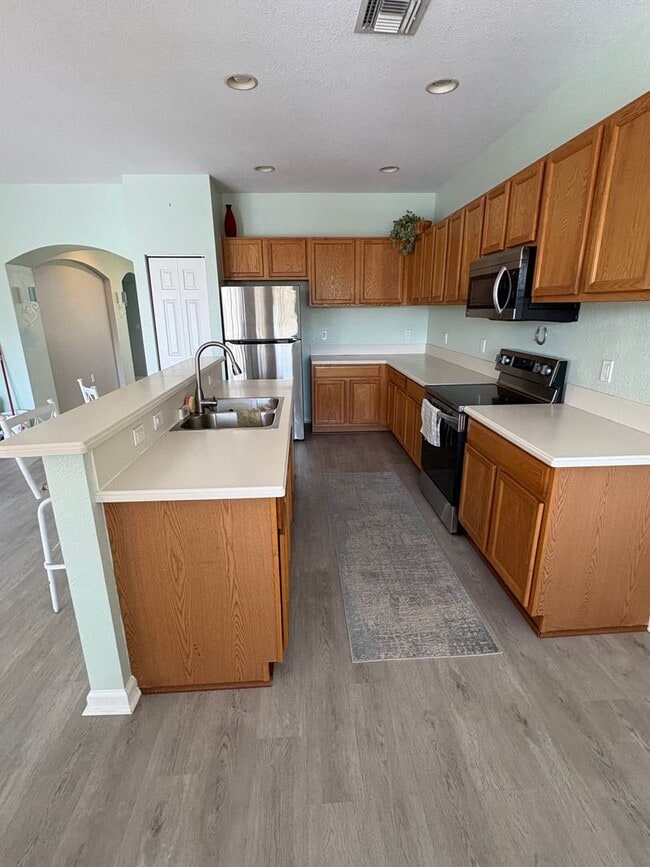 Building Photo - 3/2/1 Townhome in River Glen!  More Pics C...