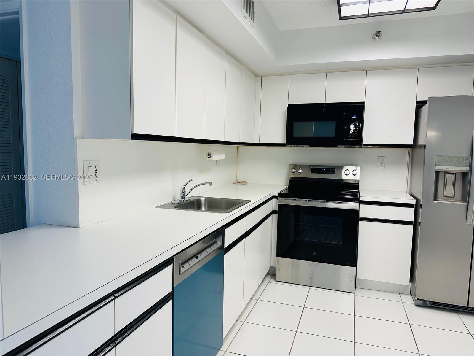 Building Photo - 19101 NE 36th Ct