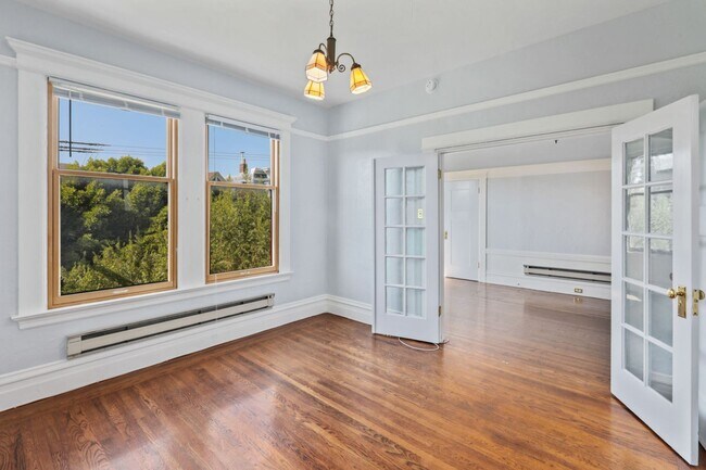 Building Photo - Lower Haight: Remodeled Top Floor 1 Bed 1 Bath near Duboce Park