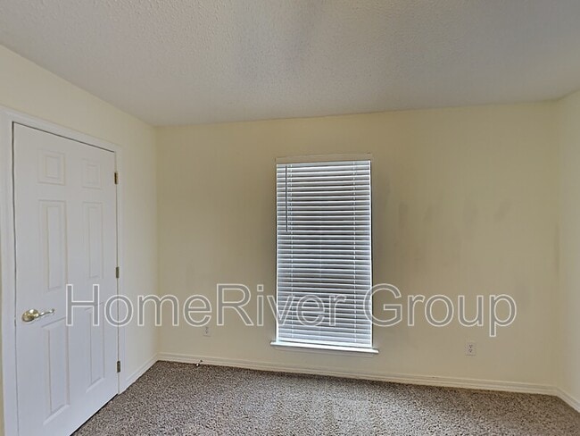 Building Photo - 8435 Chisholm Rd