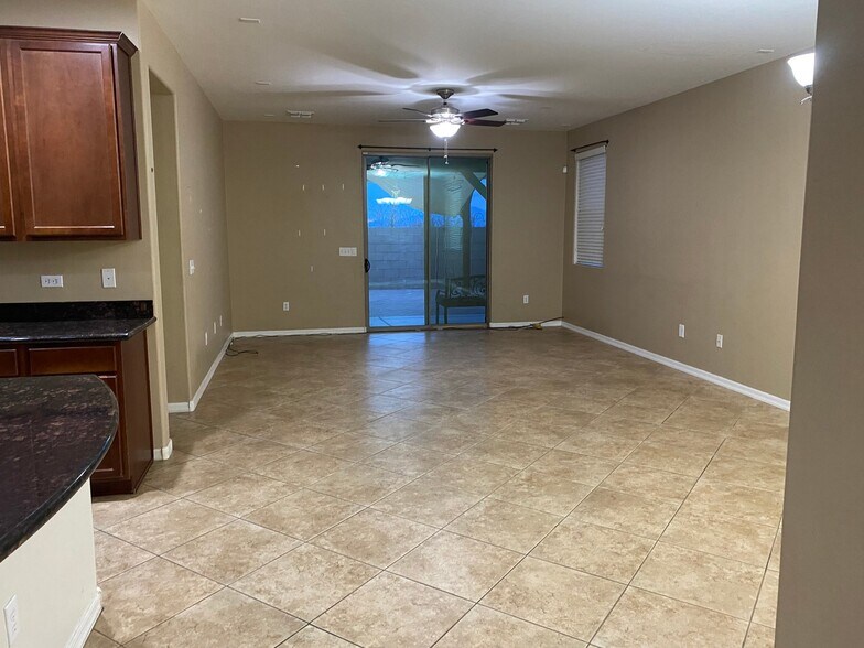 Building Photo - 10437 S Painted Mare Dr