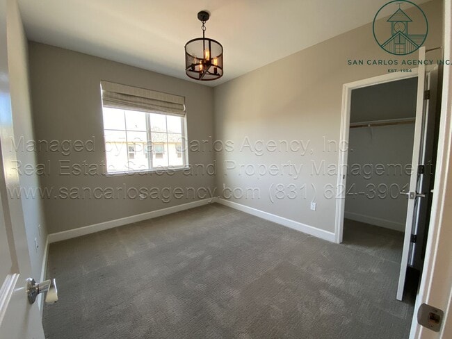 Building Photo - Three Bed Home in New Marina Development
