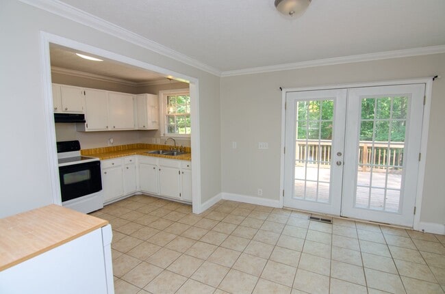 Building Photo - Beautiful home in Fairview