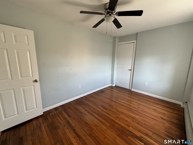 Building Photo - 213 Golden Hill St