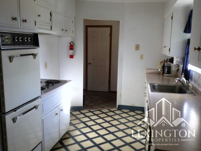 Building Photo - Charming 4-Bedroom Home in Arden-Arcade with Spacious Yard & Convenient Location
