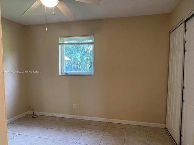 Building Photo - 6241 SW 38th Ct