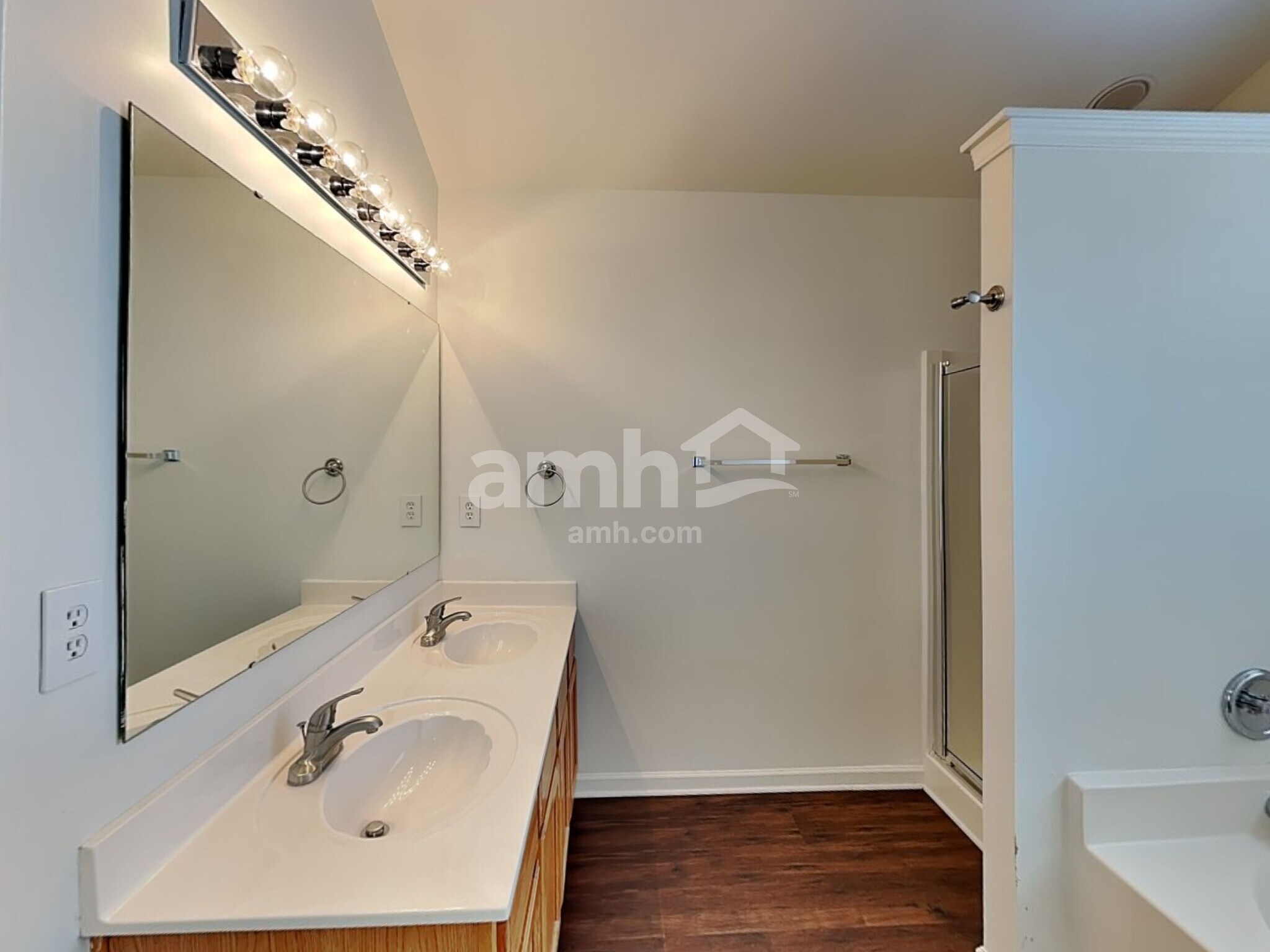 Building Photo - 193 Mott Rd