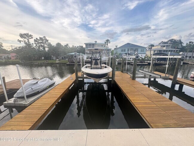 Building Photo - 6891 Clark St