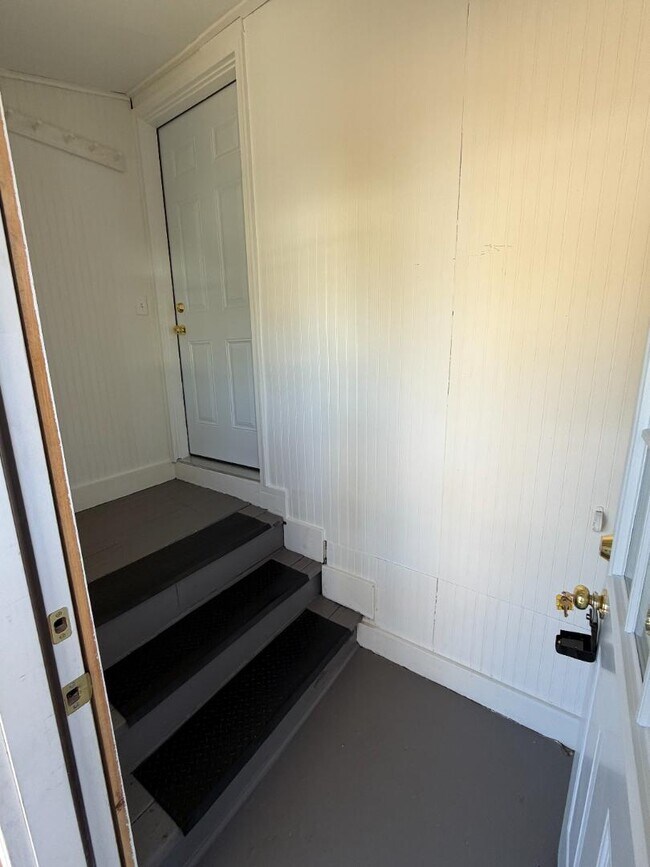 Building Photo - 27 Esmond St