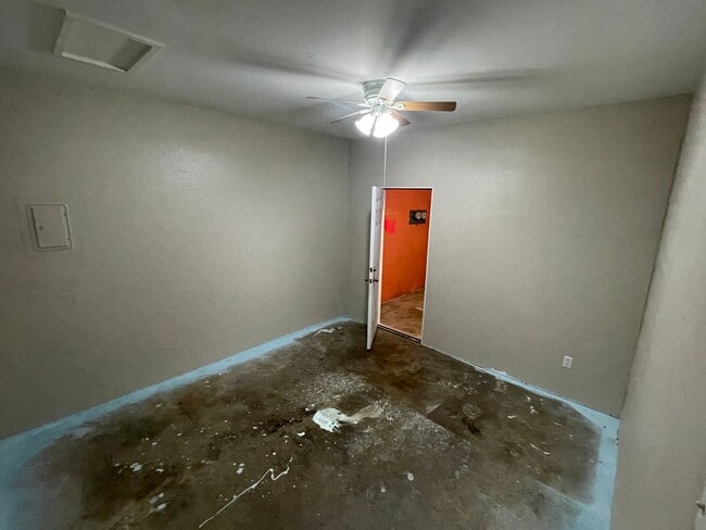 Building Photo - 2 Bed, 1 Bath Home with Brand New LVP Floo...