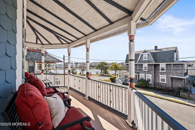 Building Photo - 49 Franklin Ave