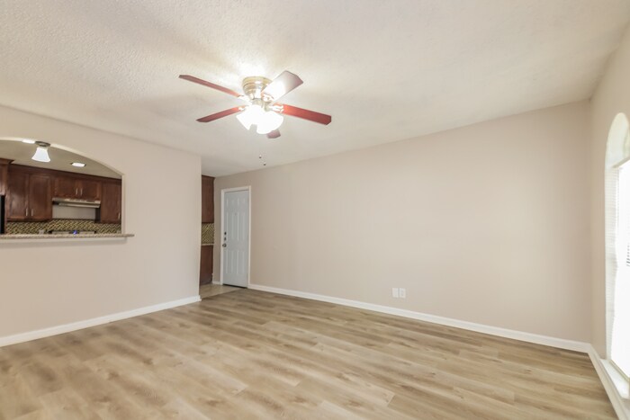 Building Photo - 6205 Magnolia Ln