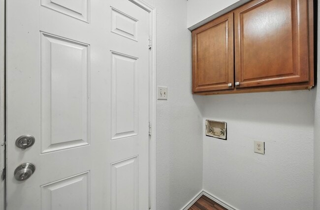 Building Photo - 513 Signal Hill Ct S