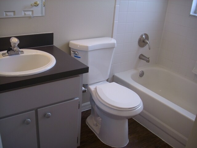 Building Photo - 256 Daniels Pointe Dr