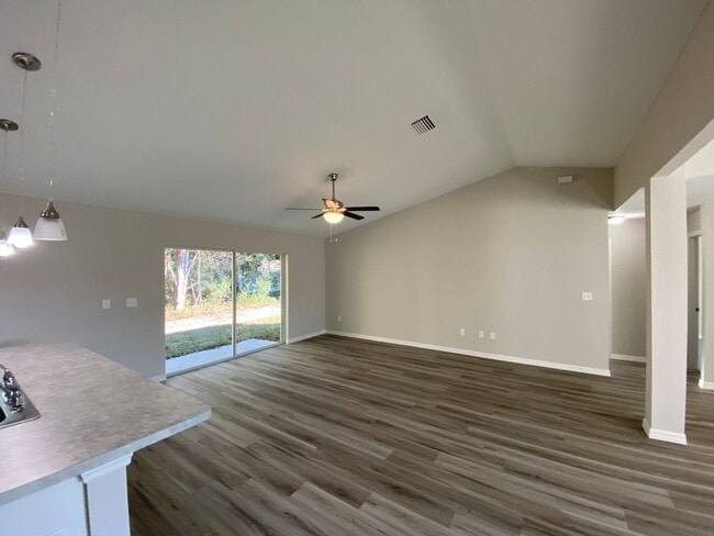 Building Photo - Custom Home - Desirable SW Ocala Neighborhood 3/2/2 **Won't Last**