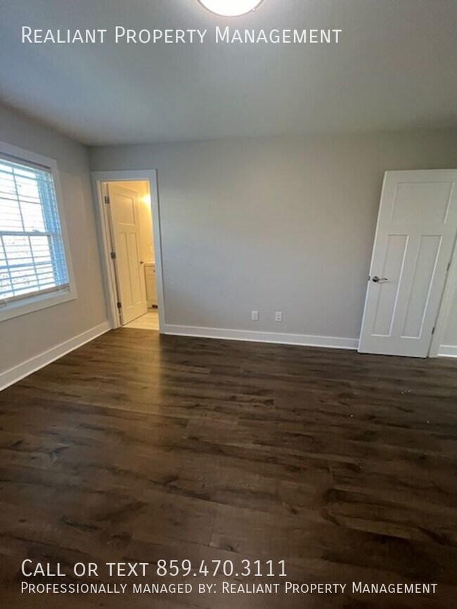 Building Photo - Completely Remodeled, 3 Bedroom, 3 bath ho...