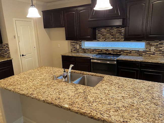 Building Photo - 1006 Jamal Dr