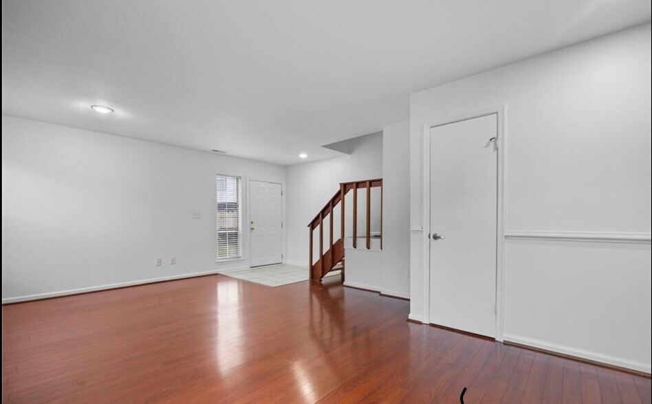 Building Photo - 264 Ferdinand Cir